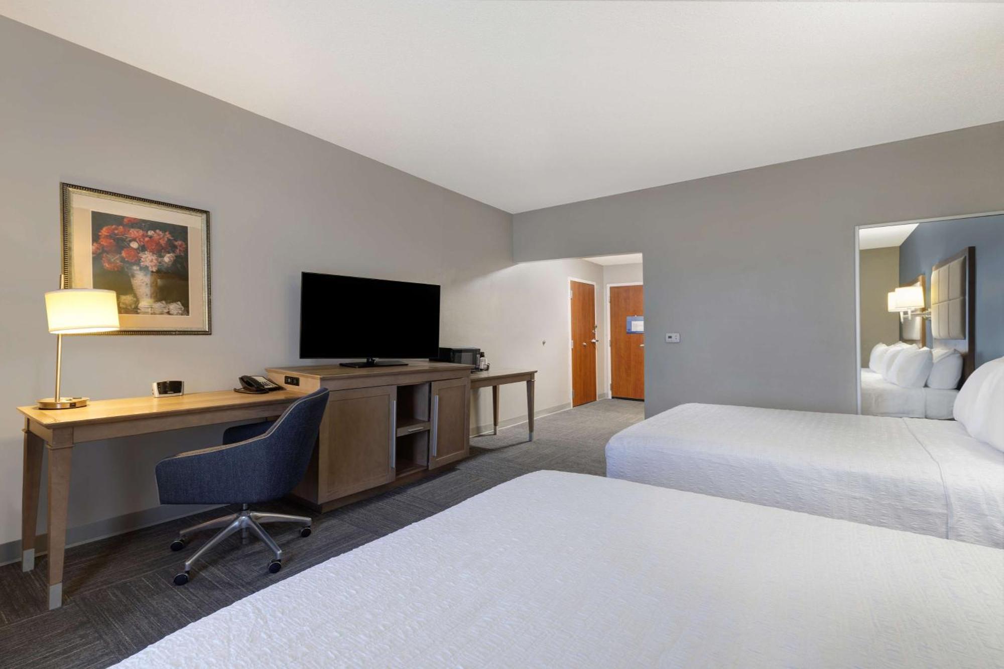 Hotel Hampton 3*