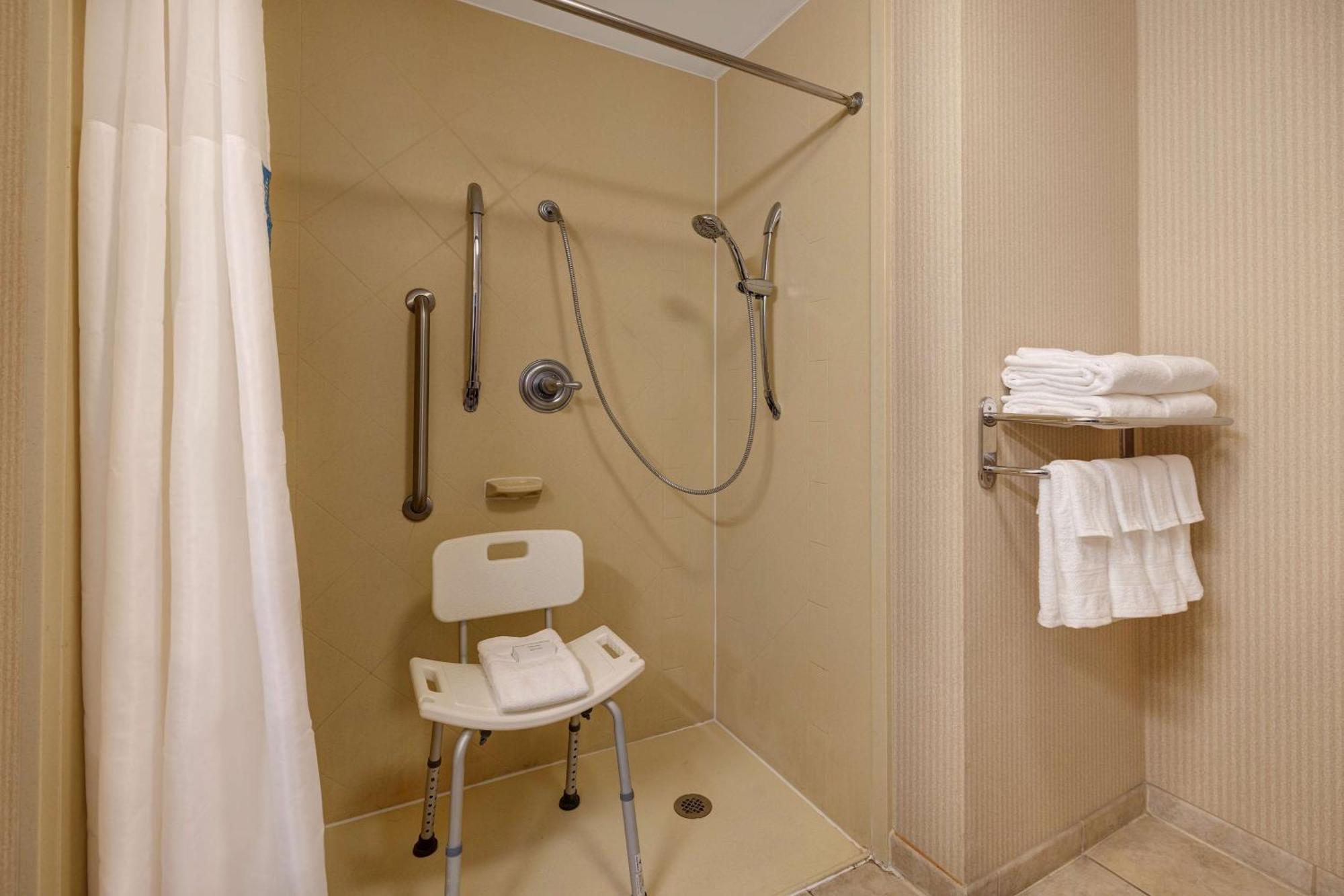Hotel Hampton Victoria