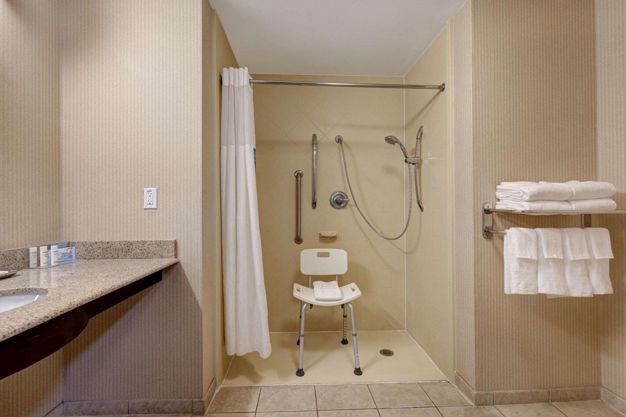 Hotel Hampton 3*