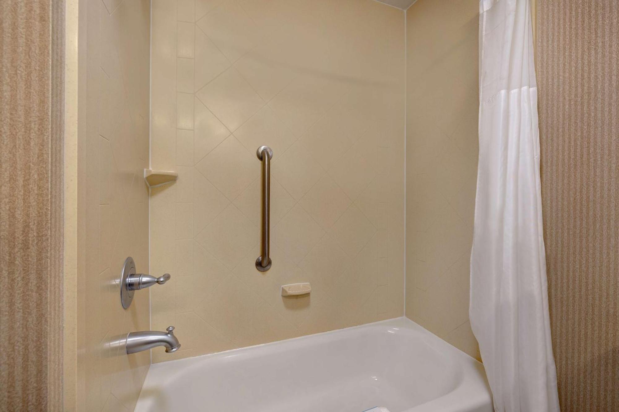 Hampton Hotel 3*